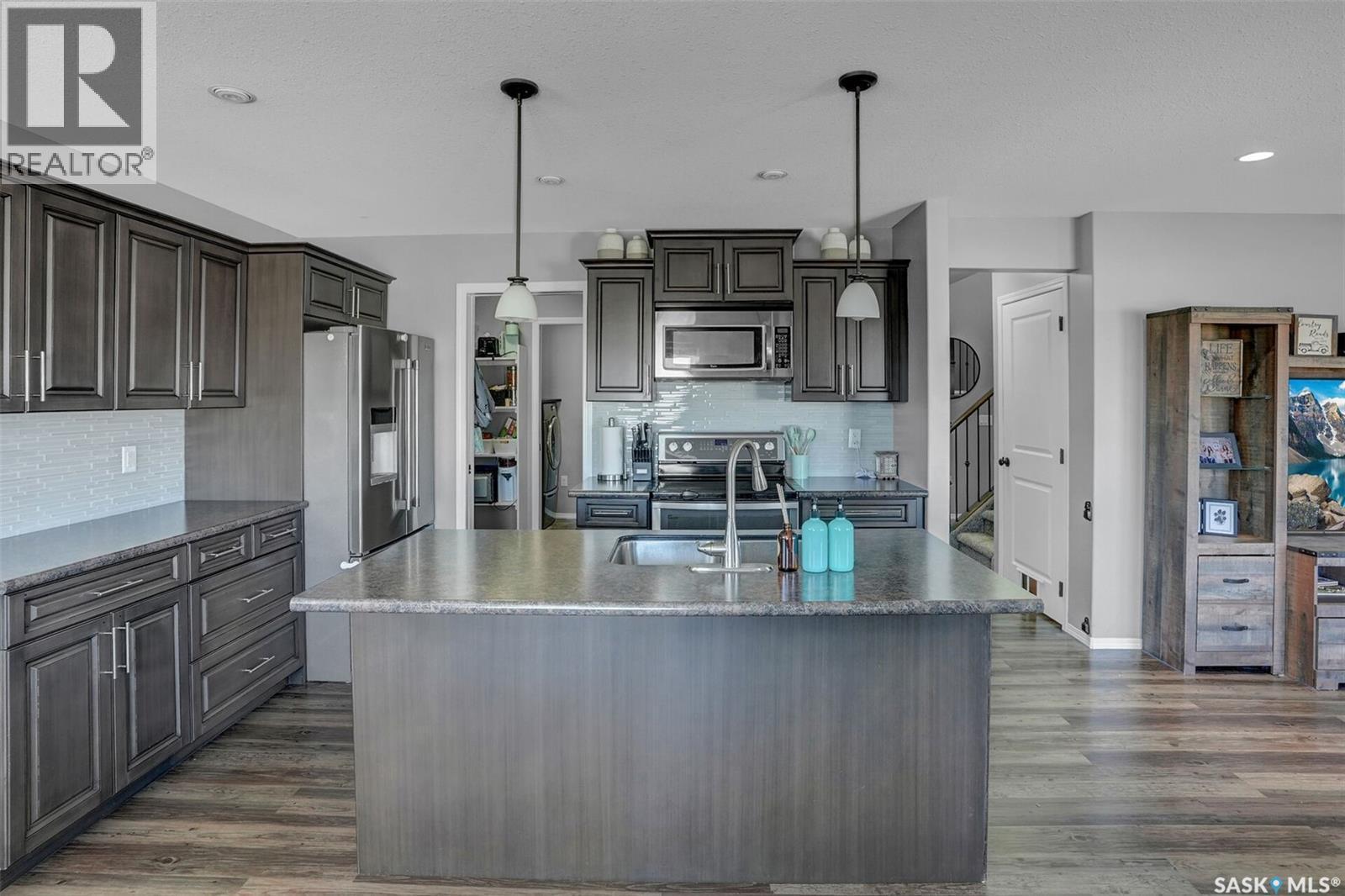 5130 Anthony Way, Regina, SK - Indoor Photo Showing Kitchen With Upgraded Kitchen