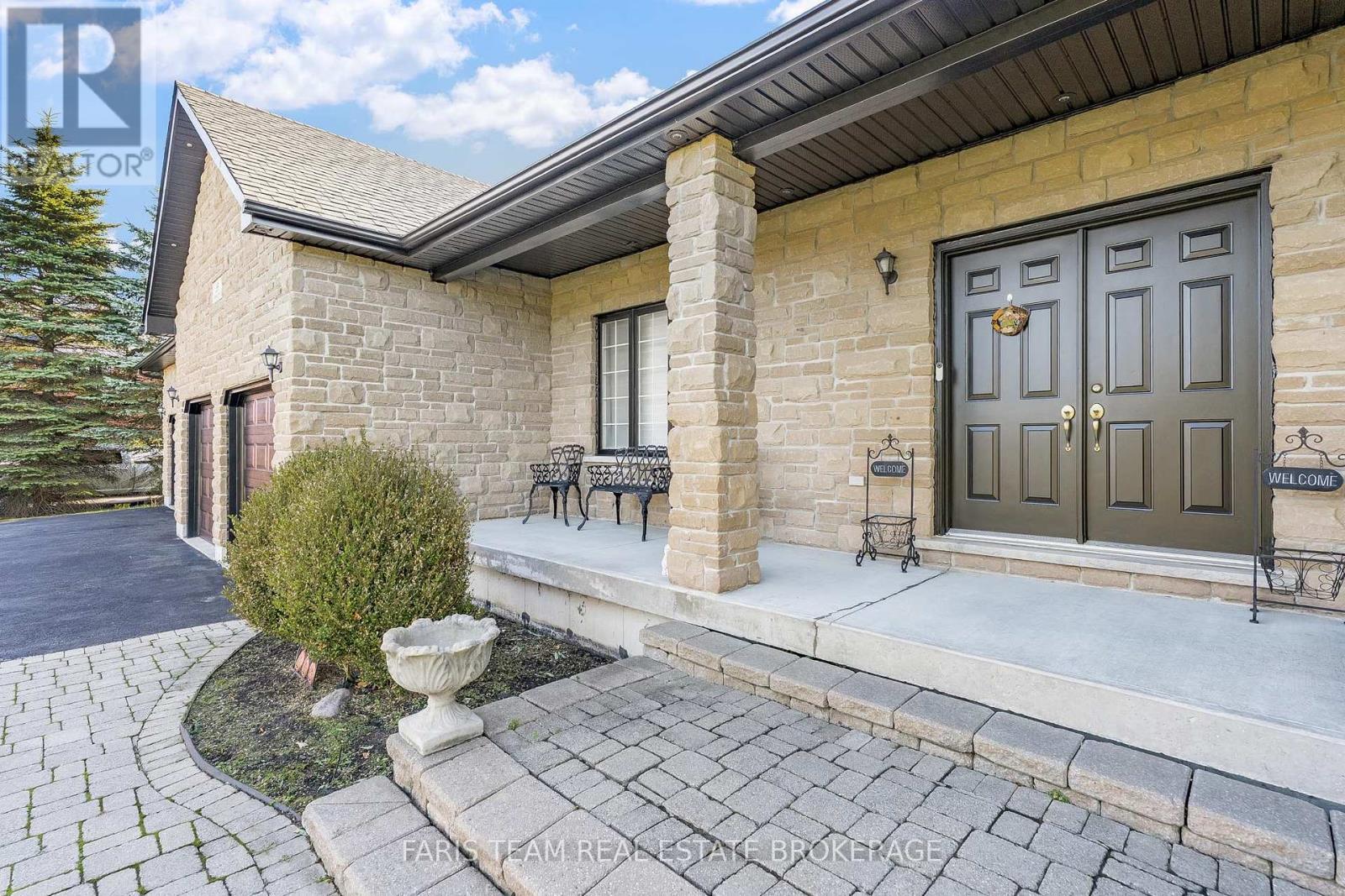 39 Vanderpost Crescent, Essa, ON - Outdoor With Deck Patio Veranda With Exterior