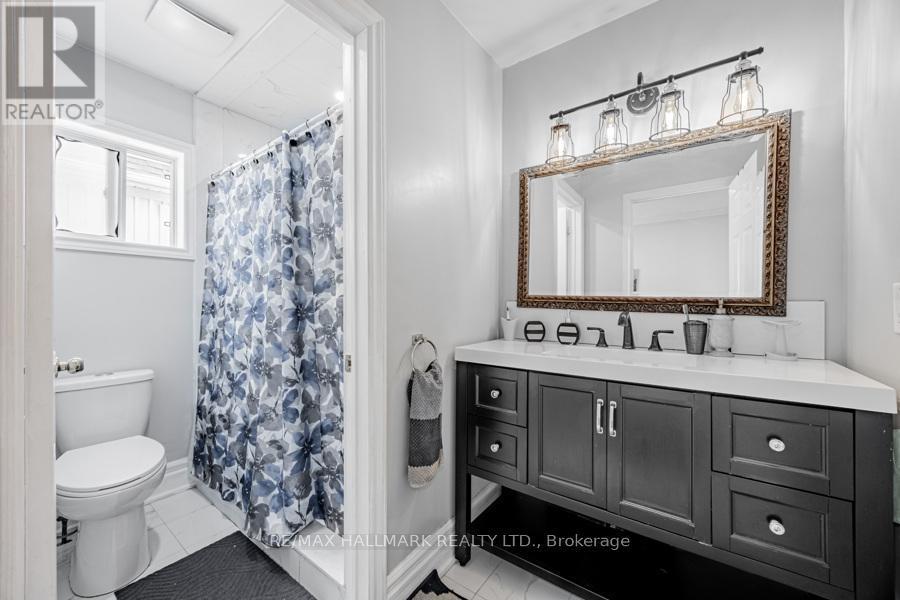 1109 Keswick Court, Oshawa, ON - Indoor Photo Showing Bathroom