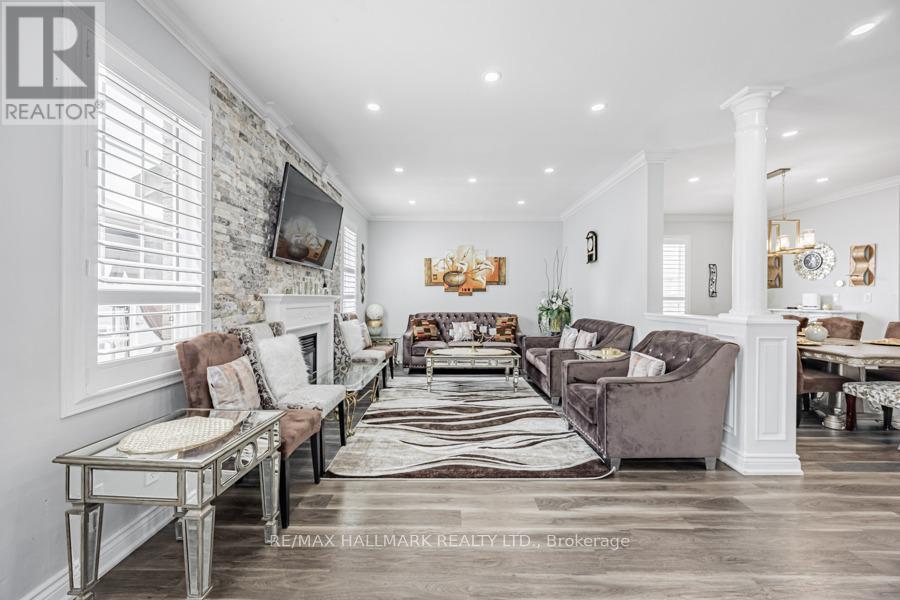 1109 Keswick Court, Oshawa, ON - Indoor Photo Showing Living Room