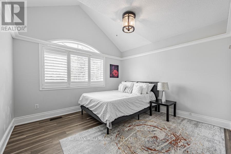 1109 Keswick Court, Oshawa, ON - Indoor Photo Showing Bedroom