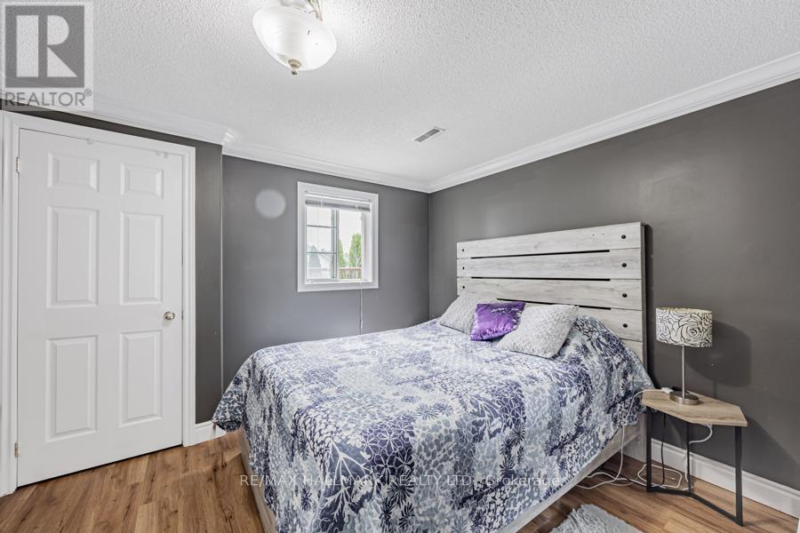 1109 Keswick Court, Oshawa, ON - Indoor Photo Showing Bedroom