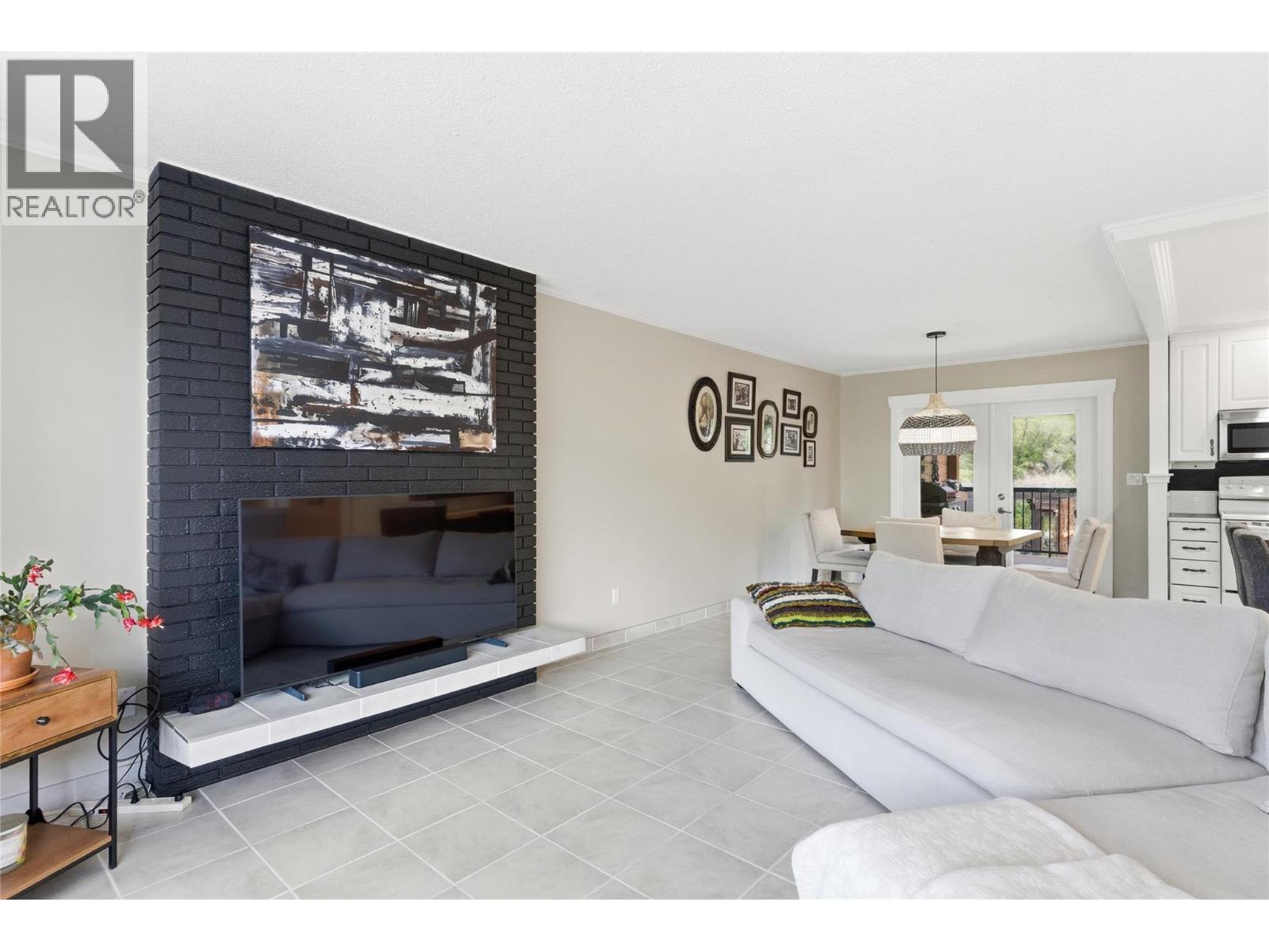 1153 Maclean Drive, Cache Creek, BC - Indoor Photo Showing Living Room