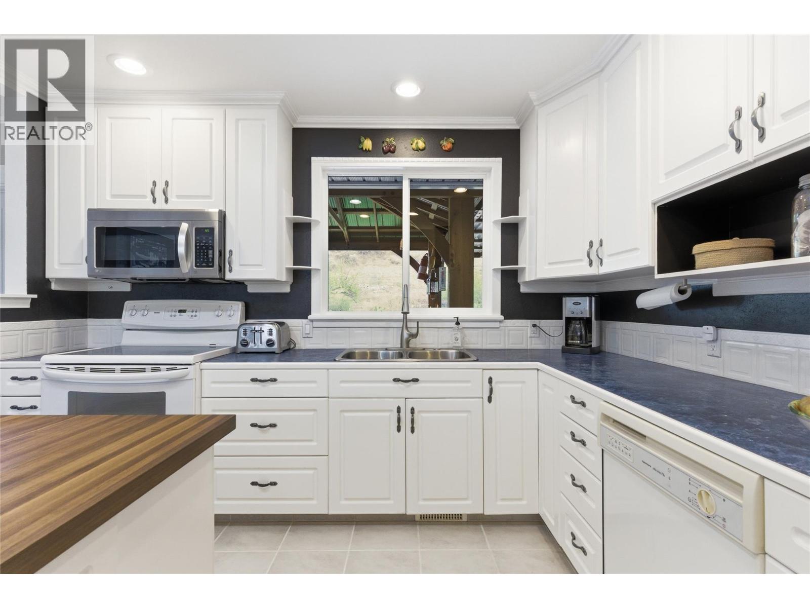 Kitchen - 1153 Maclean Drive, Cache Creek, BC - Indoor Photo Showing Kitchen With Double Sink