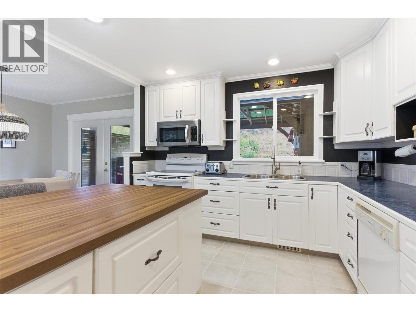 Kitchen - 1153 Maclean Drive, Cache Creek, BC - Indoor Photo Showing Kitchen With Double Sink