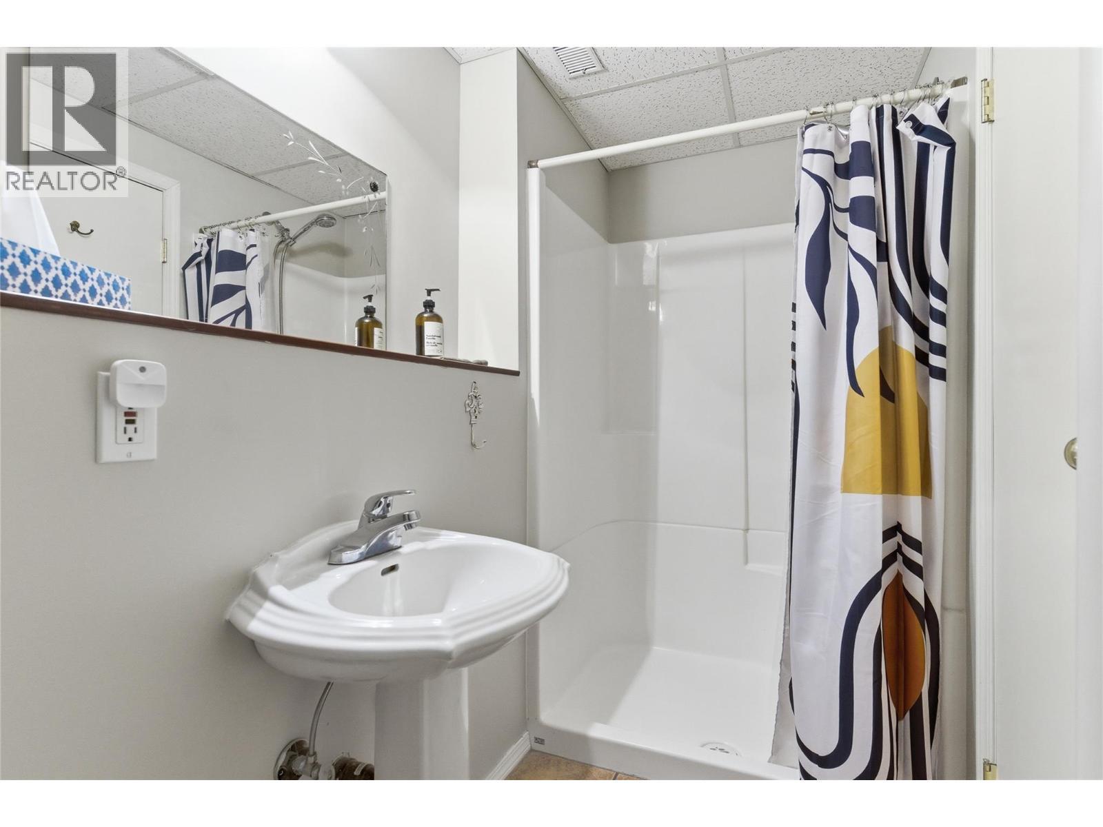1153 Maclean Drive, Cache Creek, BC - Indoor Photo Showing Bathroom
