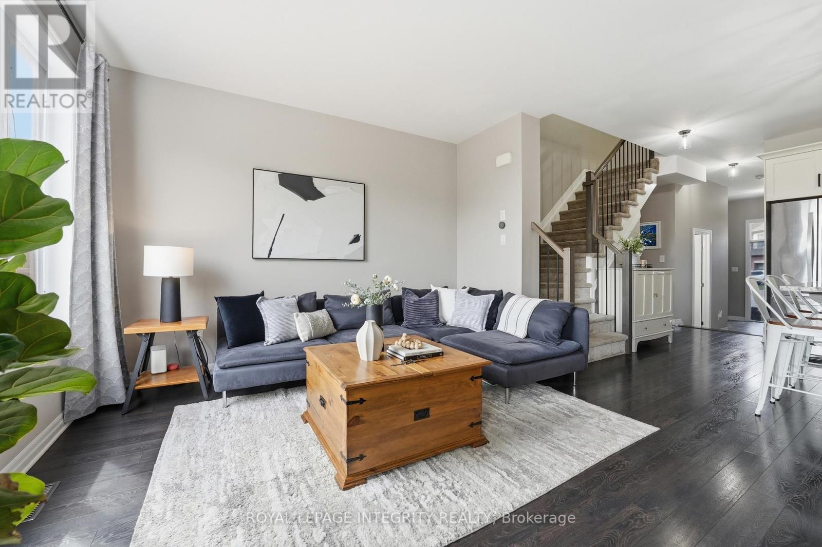 48 Code Crescent, Carleton Place, ON - Indoor Photo Showing Living Room