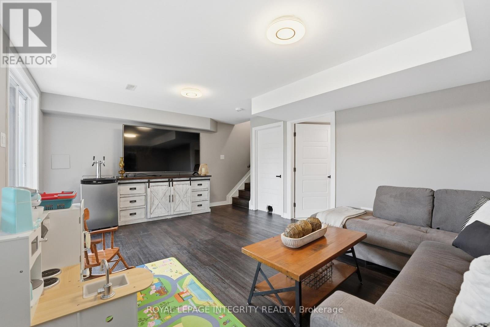 48 Code Crescent, Carleton Place, ON - Indoor Photo Showing Living Room