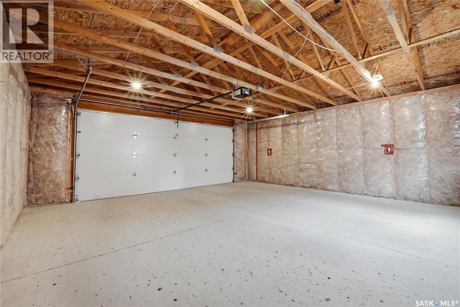 3636 Green Moss Lane, Regina, SK - Indoor Photo Showing Garage