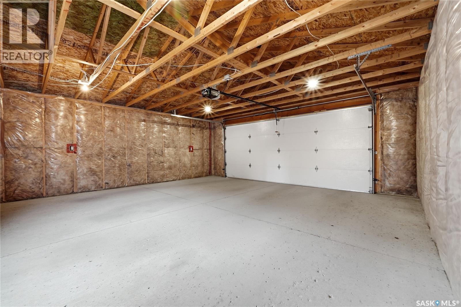 3636 Green Moss Lane, Regina, SK - Indoor Photo Showing Garage