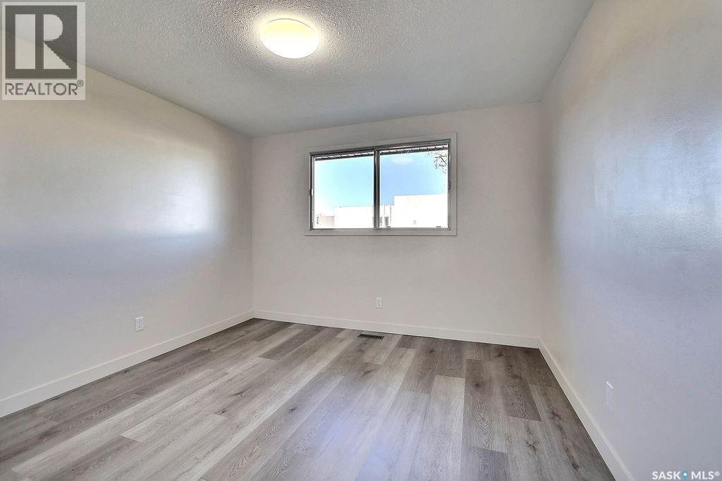 31 Mackenzie Way, Regina, SK - Indoor Photo Showing Other Room