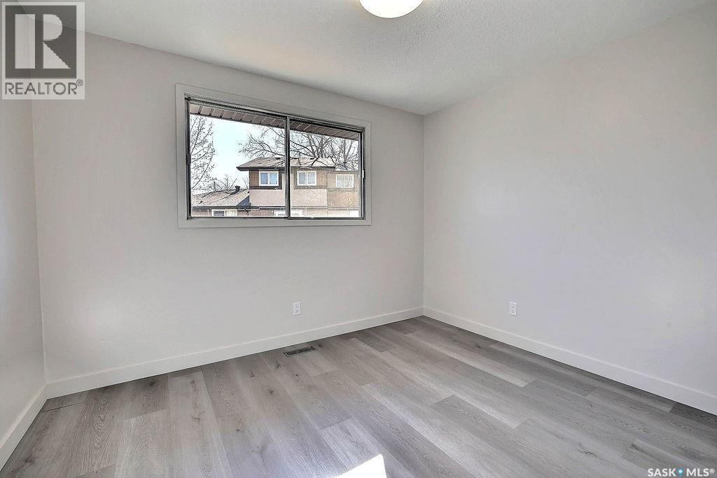 31 Mackenzie Way, Regina, SK - Indoor Photo Showing Other Room