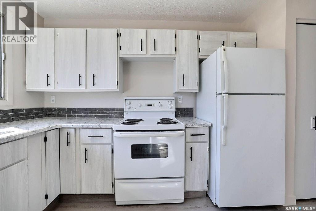 31 Mackenzie Way, Regina, SK - Indoor Photo Showing Kitchen