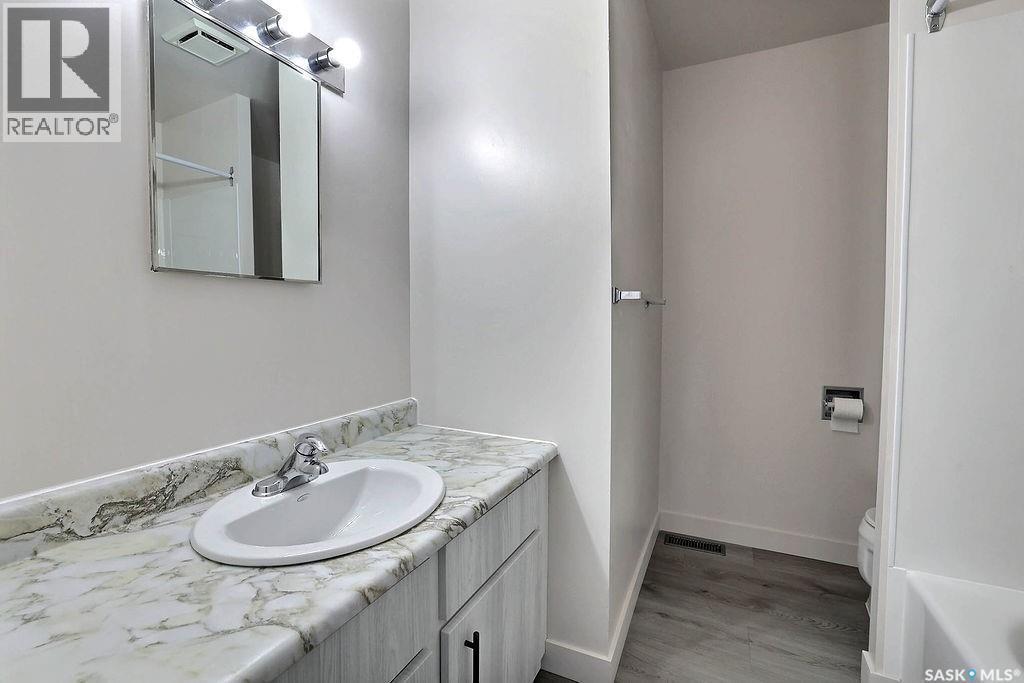 31 Mackenzie Way, Regina, SK - Indoor Photo Showing Bathroom