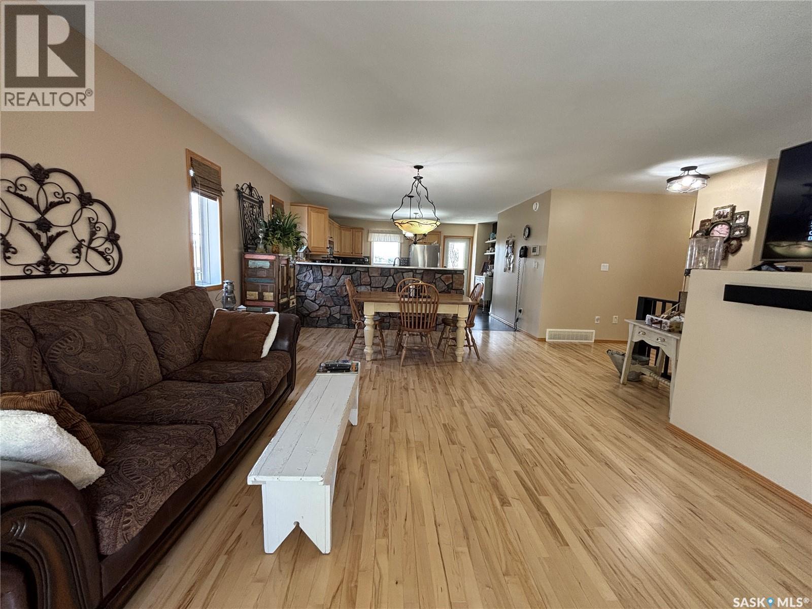 404 Herbert Street, Maple Creek, SK - Indoor Photo Showing Living Room