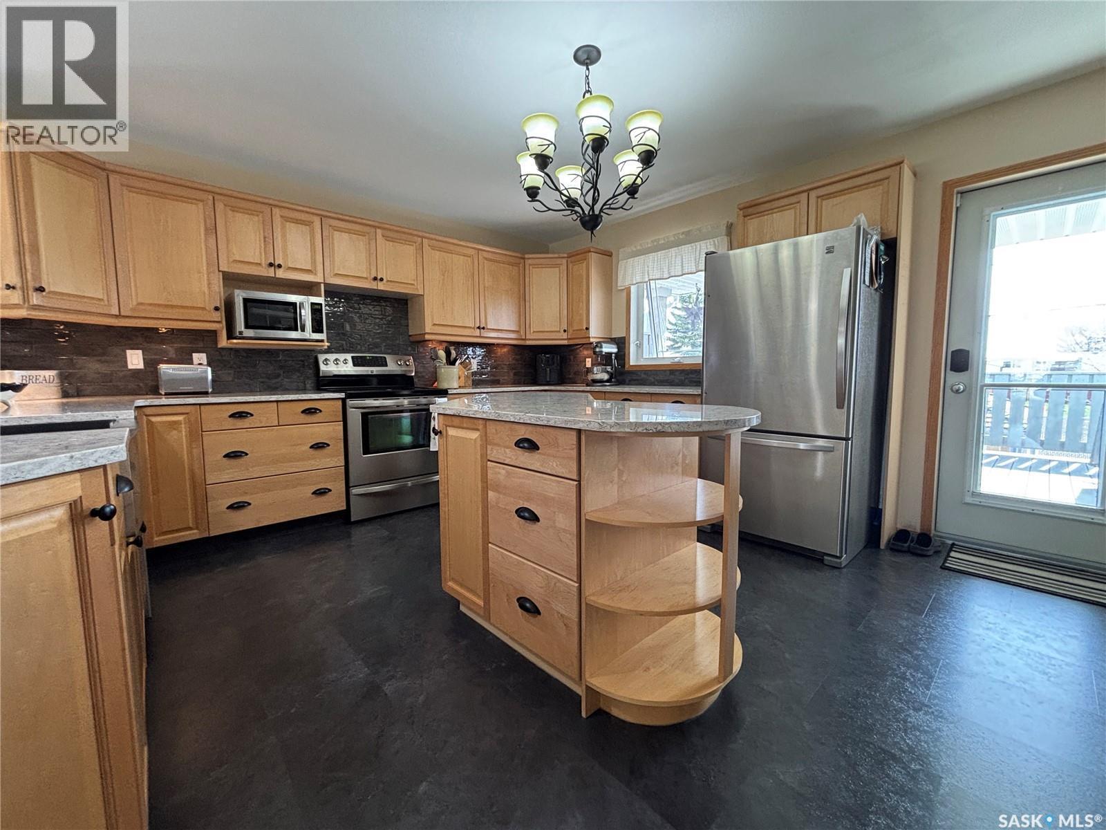 404 Herbert Street, Maple Creek, SK - Indoor Photo Showing Kitchen