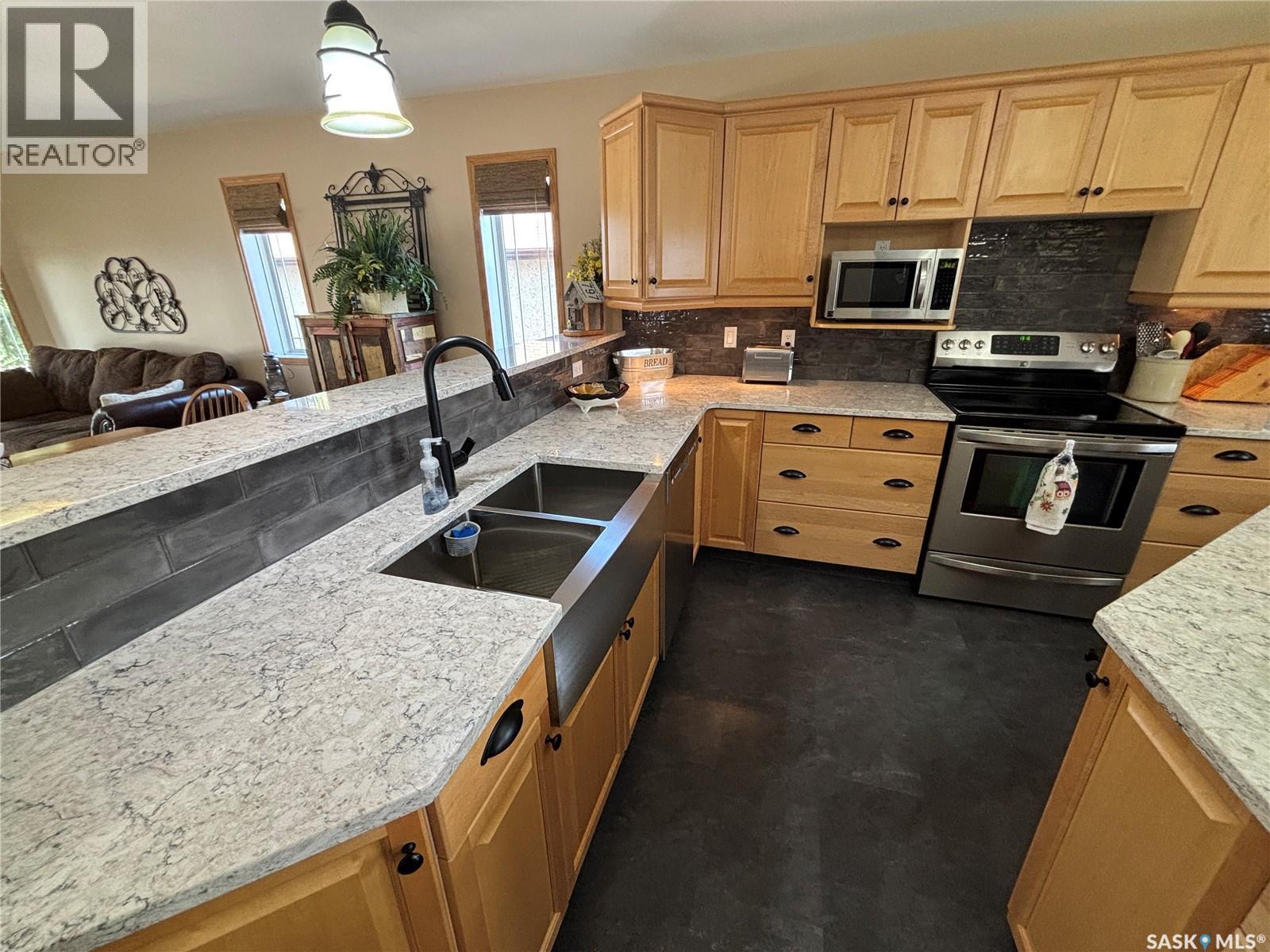 404 Herbert Street, Maple Creek, SK - Indoor Photo Showing Kitchen With Double Sink