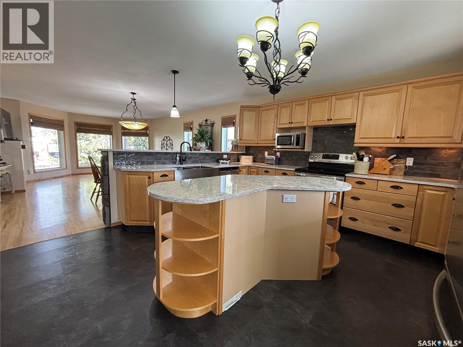 404 Herbert Street, Maple Creek, SK - Indoor Photo Showing Kitchen