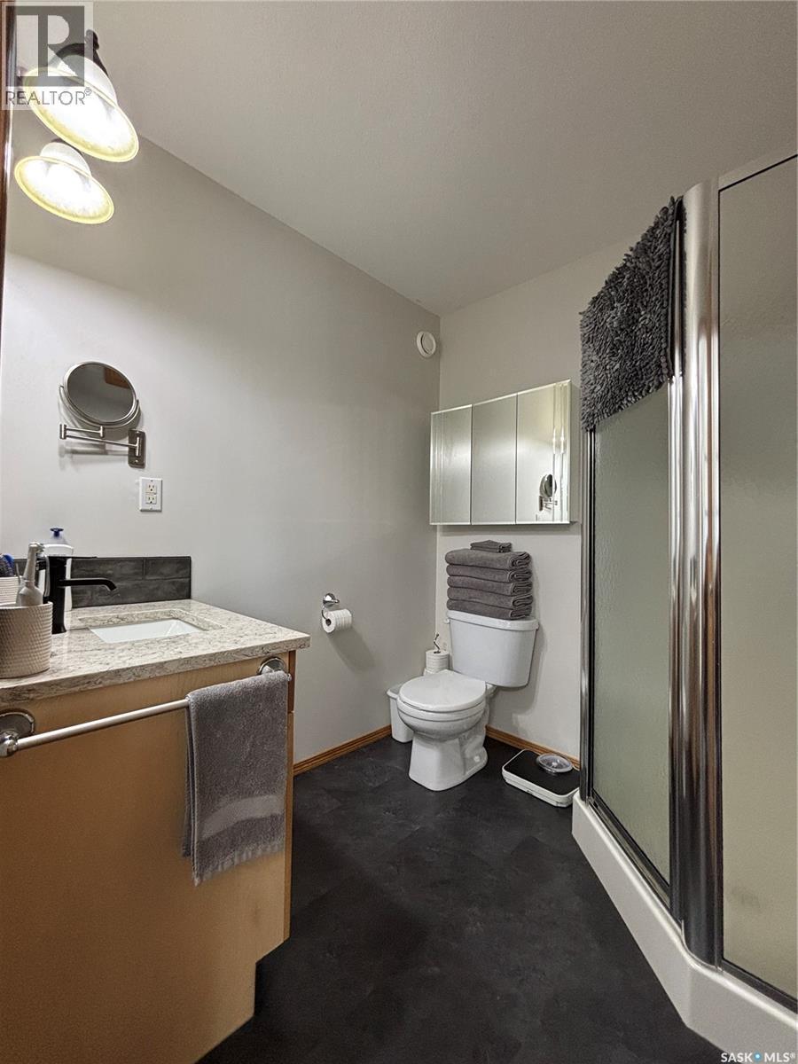 404 Herbert Street, Maple Creek, SK - Indoor Photo Showing Bathroom