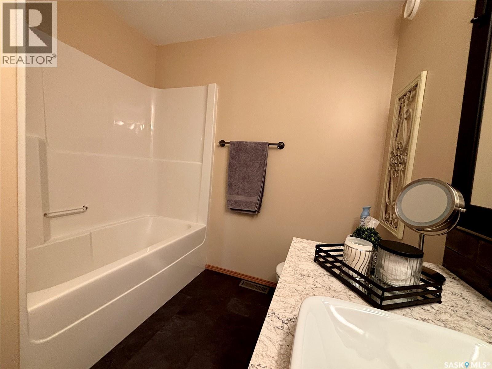 404 Herbert Street, Maple Creek, SK - Indoor Photo Showing Bathroom