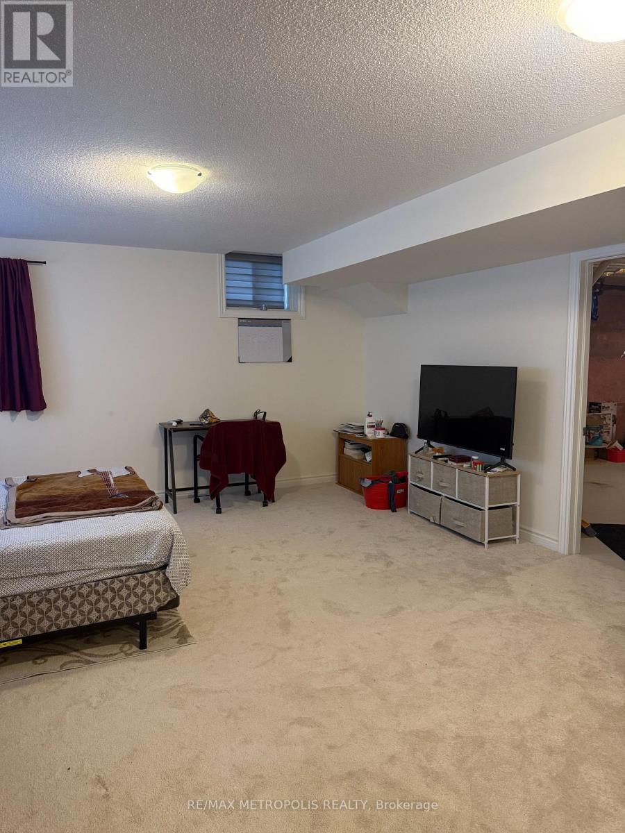 1207 Wilmington Avenue, Oshawa, ON - Indoor