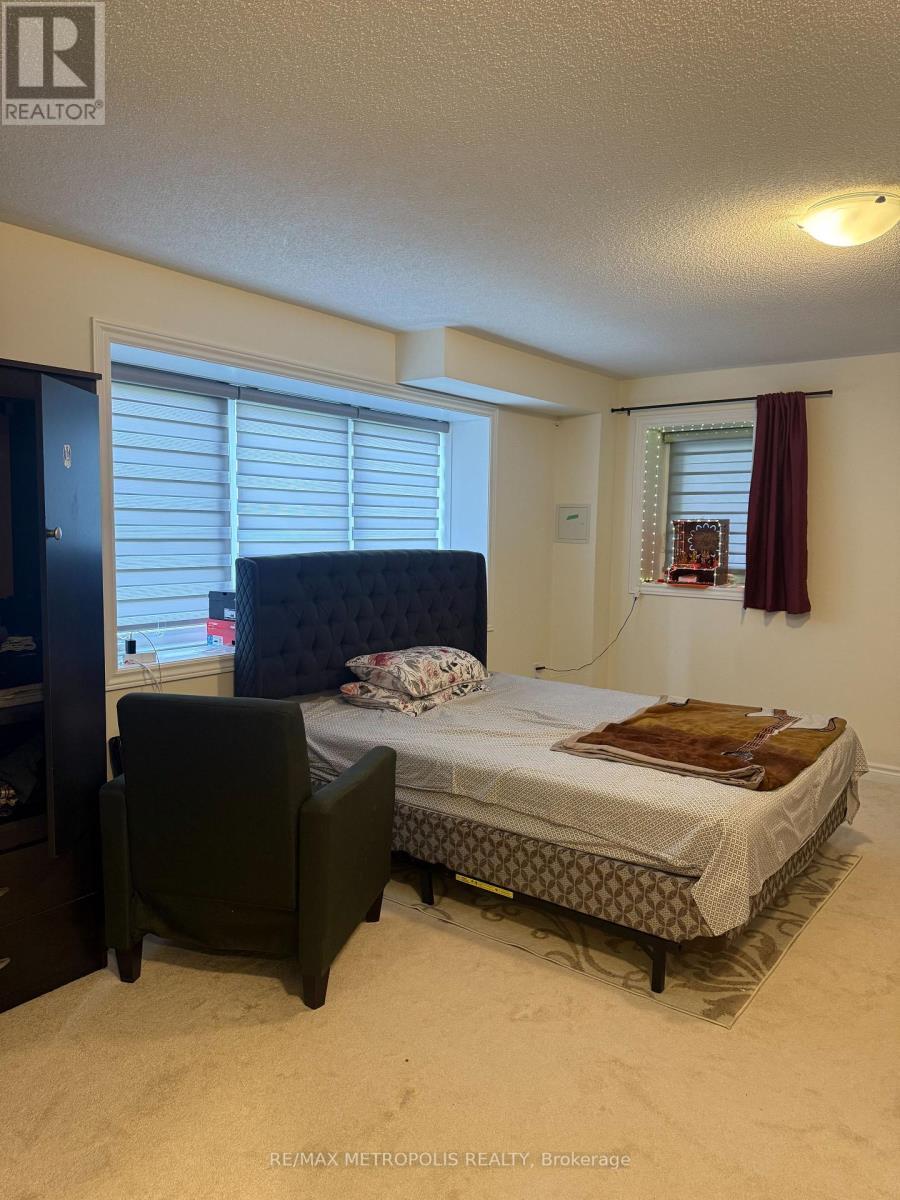 1207 Wilmington Avenue, Oshawa, ON - Indoor Photo Showing Bedroom