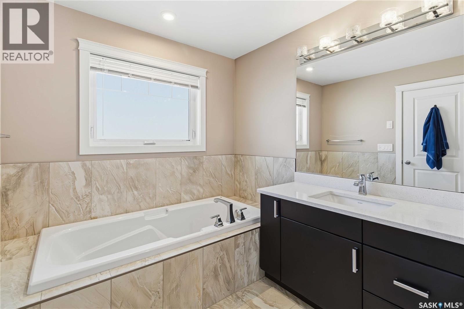 175 Gillies Lane, Saskatoon, SK - Indoor Photo Showing Bathroom