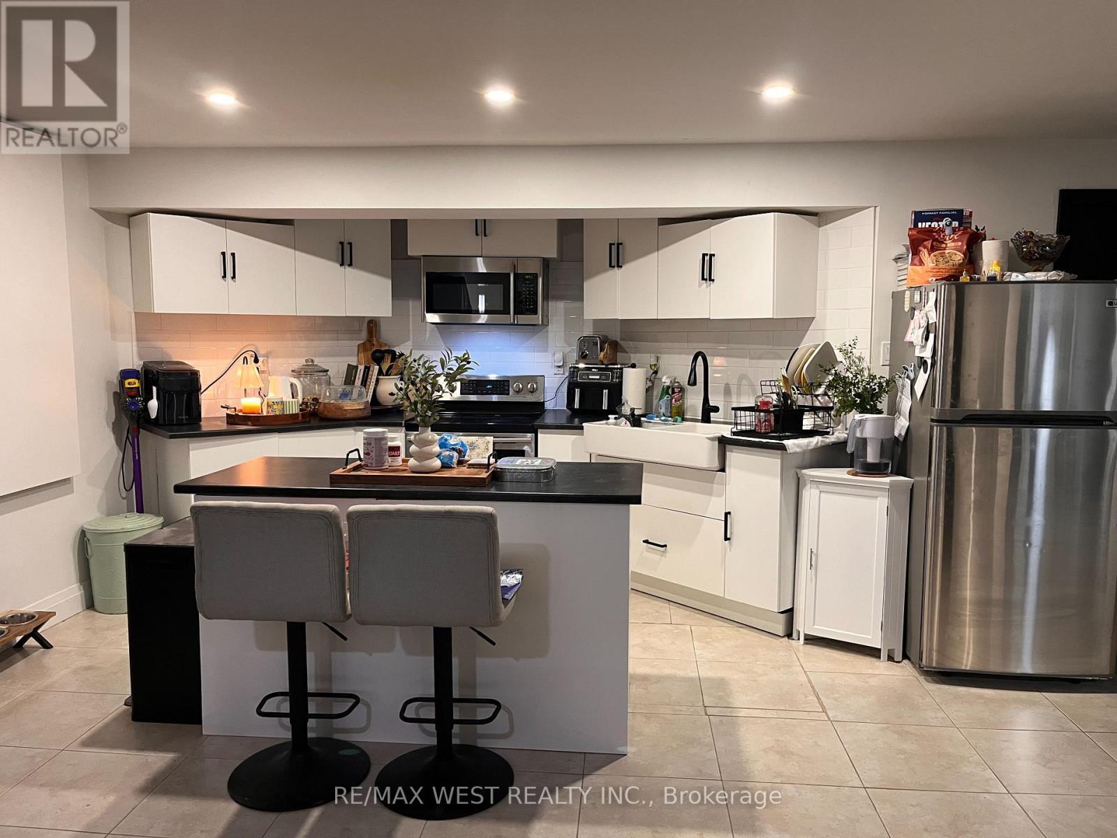 4 Inder Heights Drive, Brampton, ON - Indoor Photo Showing Kitchen With Stainless Steel Kitchen