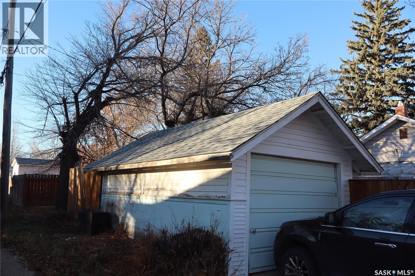 203 5Th Avenue W, Assiniboia, SK - Outdoor