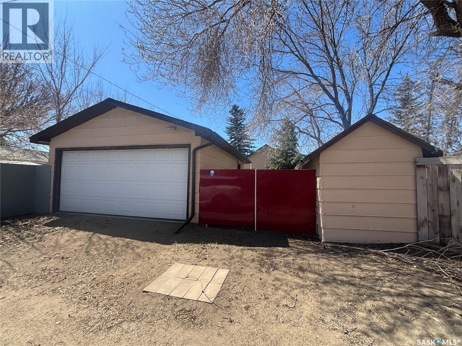 906 Weldon Avenue, Saskatoon, SK - Outdoor With Exterior