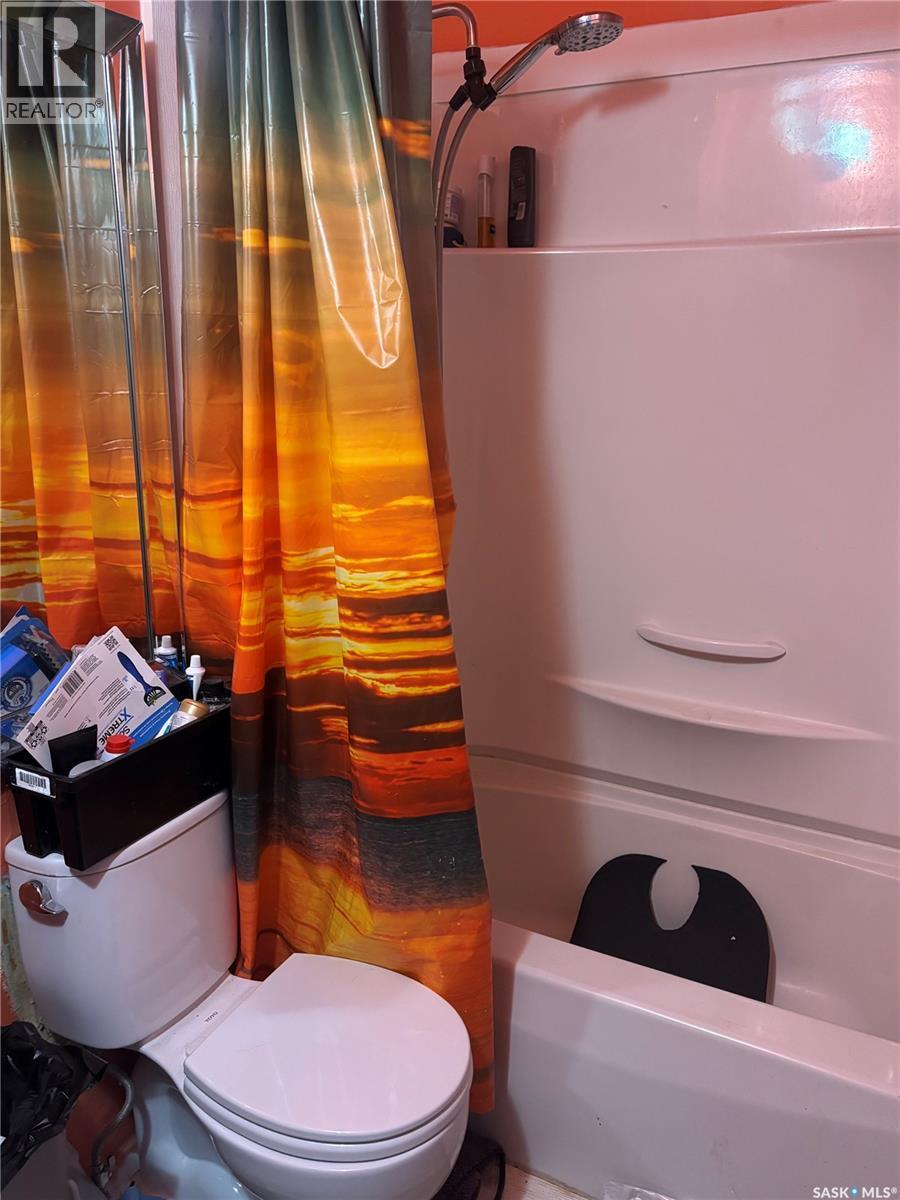 906 Weldon Avenue, Saskatoon, SK - Indoor Photo Showing Bathroom