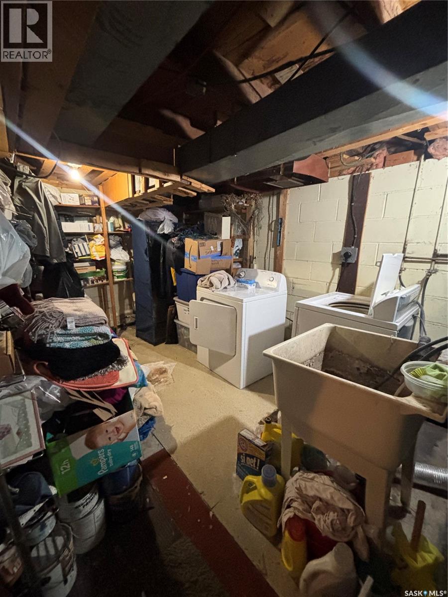 906 Weldon Avenue, Saskatoon, SK - Indoor Photo Showing Laundry Room