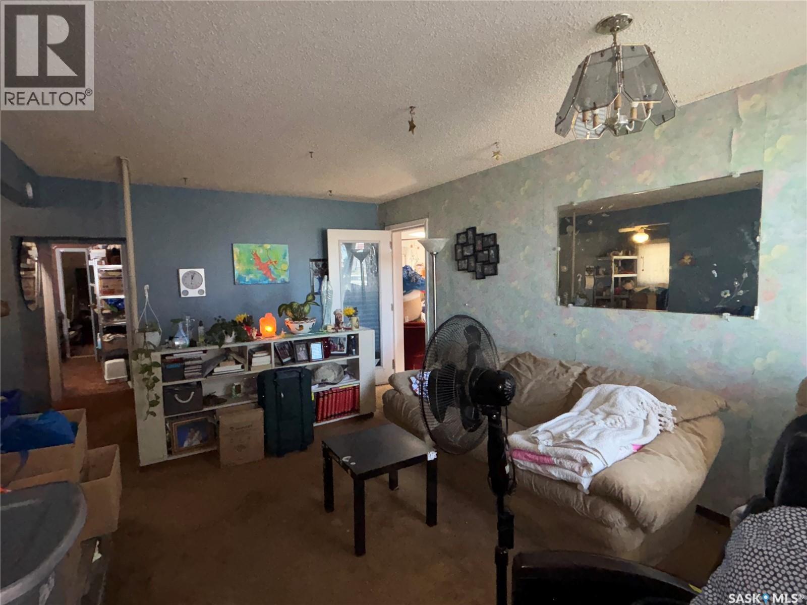 906 Weldon Avenue, Saskatoon, SK - Indoor