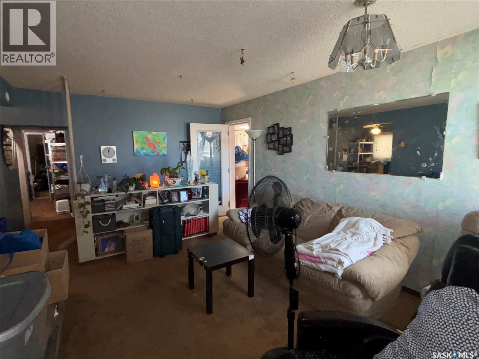906 Weldon Avenue, Saskatoon, SK - Indoor