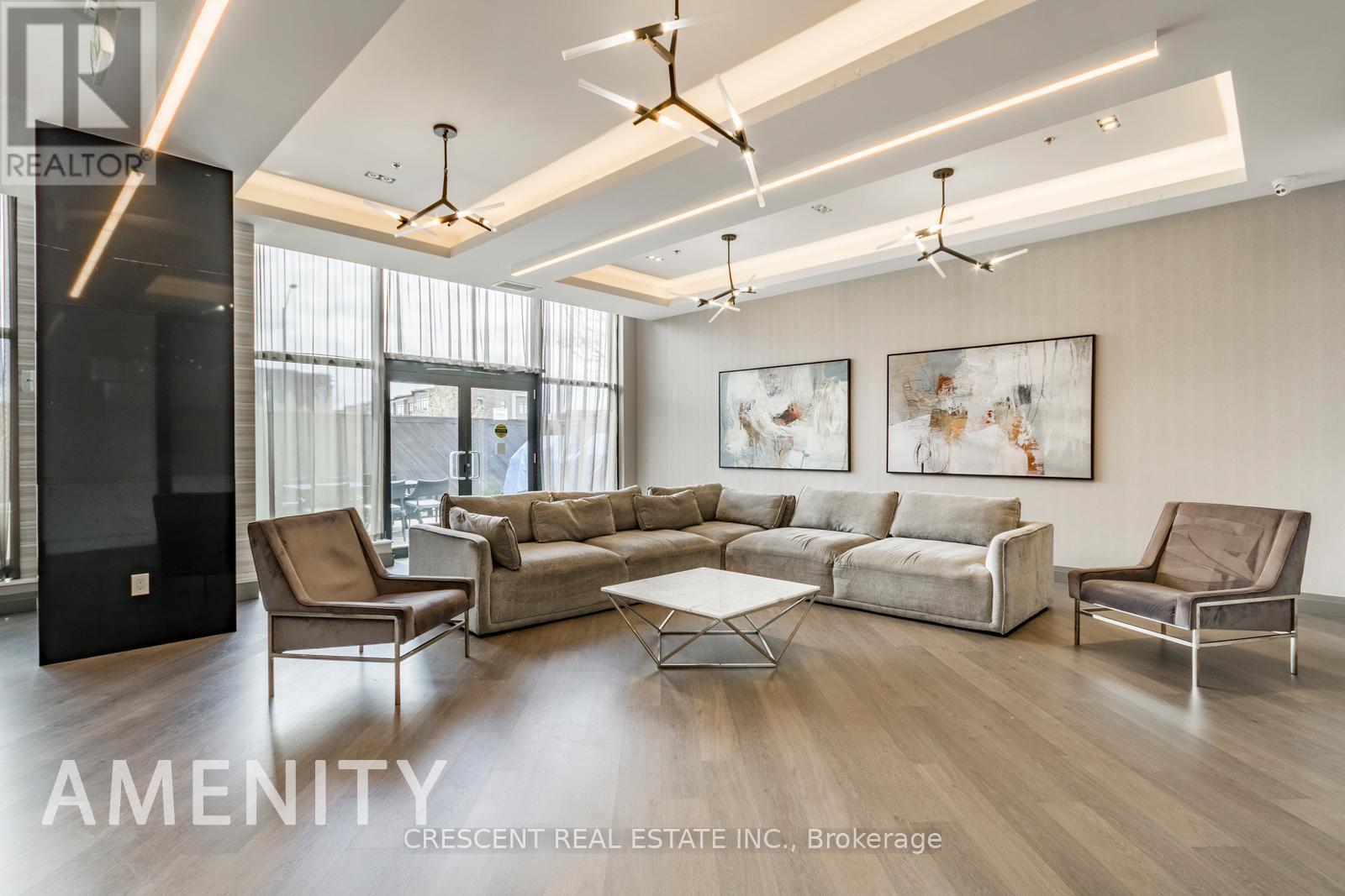 Th101 - 99 Eagle Rock Way, Vaughan, ON - Indoor Photo Showing Living Room
