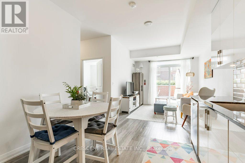 Th101 - 99 Eagle Rock Way, Vaughan, ON - Indoor Photo Showing Dining Room