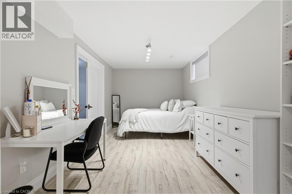 309 Schooner Crescent, Waterloo, ON - Indoor Photo Showing Bedroom