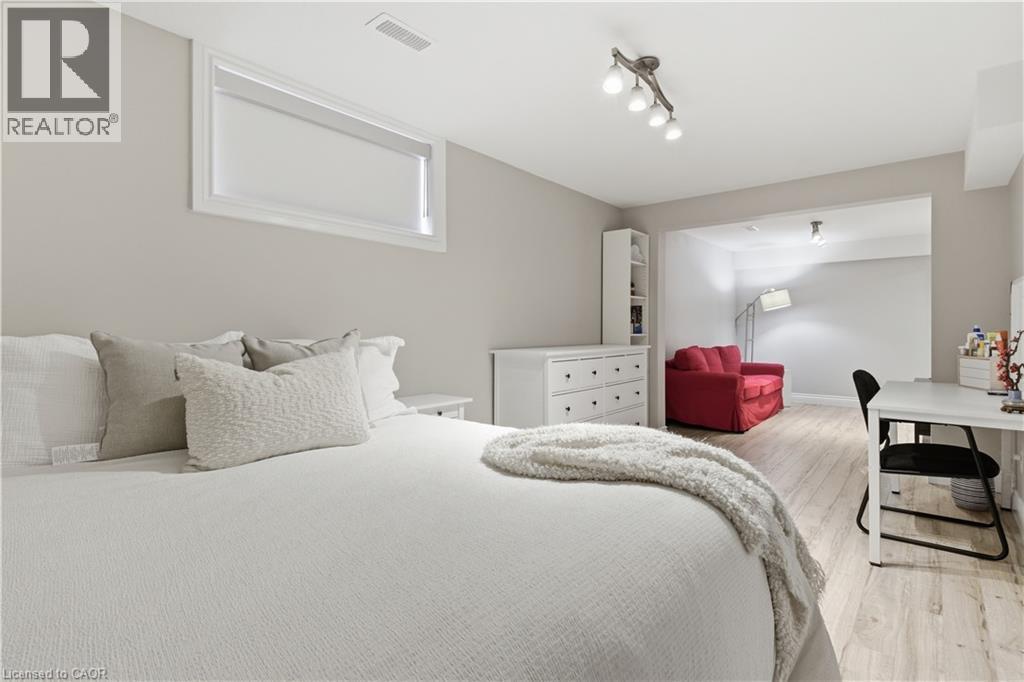 309 Schooner Crescent, Waterloo, ON - Indoor Photo Showing Bedroom