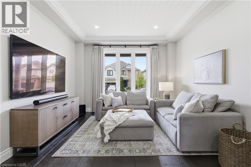 309 Schooner Crescent, Waterloo, ON - Indoor Photo Showing Living Room