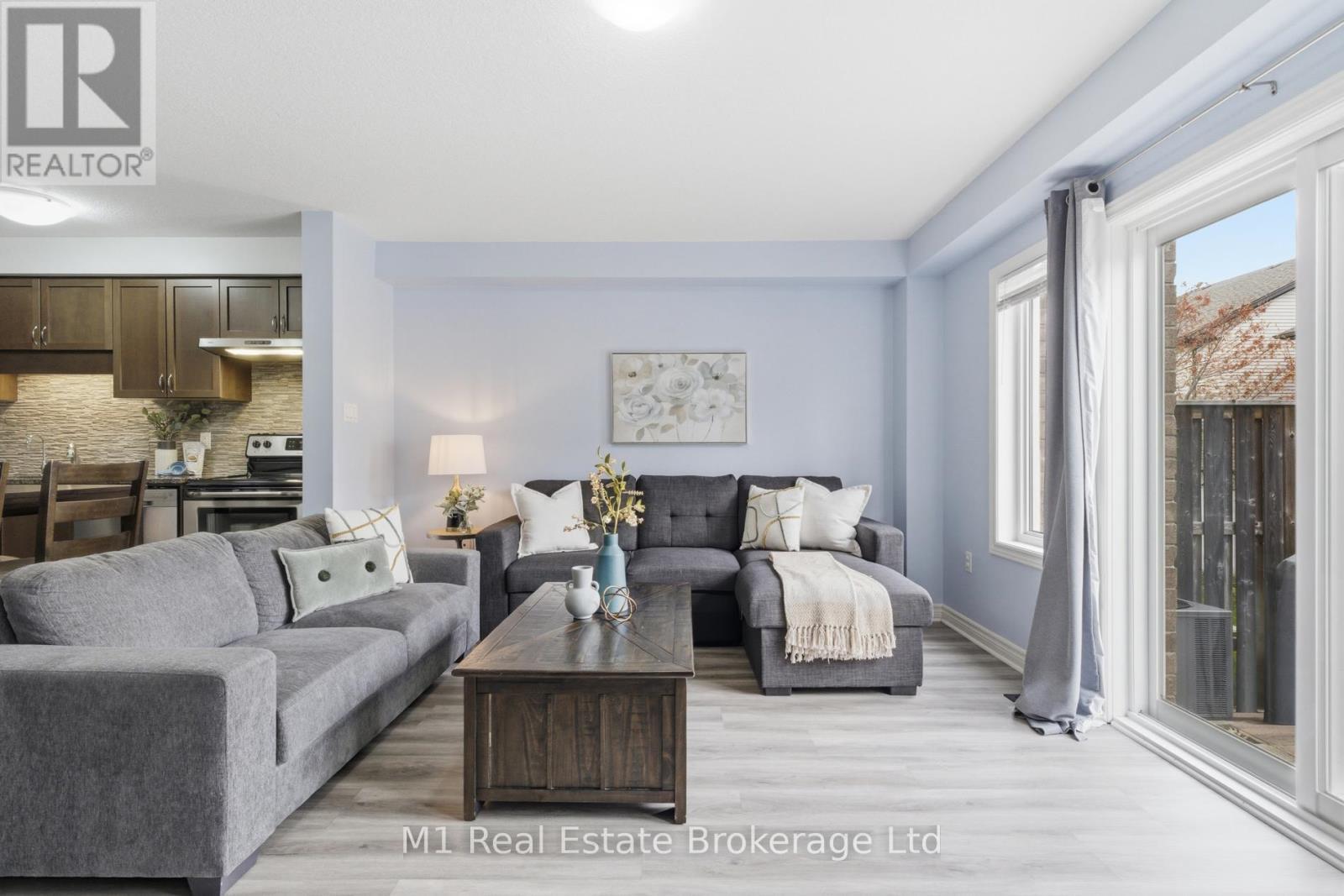 75 Arlington Crescent, Guelph (Pineridge/Westminster Woods), ON - Indoor Photo Showing Living Room