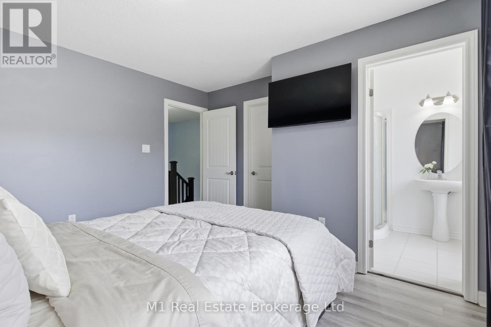 75 Arlington Crescent, Guelph (Pineridge/Westminster Woods), ON - Indoor Photo Showing Bedroom