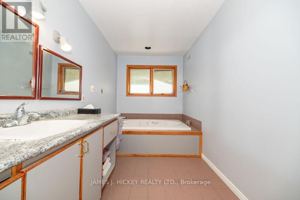 224 Thomas Street, Deep River, ON - Indoor Photo Showing Bathroom