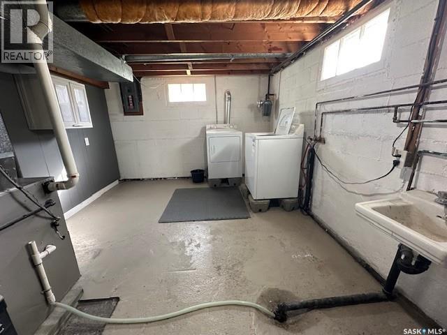16 Mcculloch Street, Fillmore, SK - Indoor Photo Showing Laundry Room