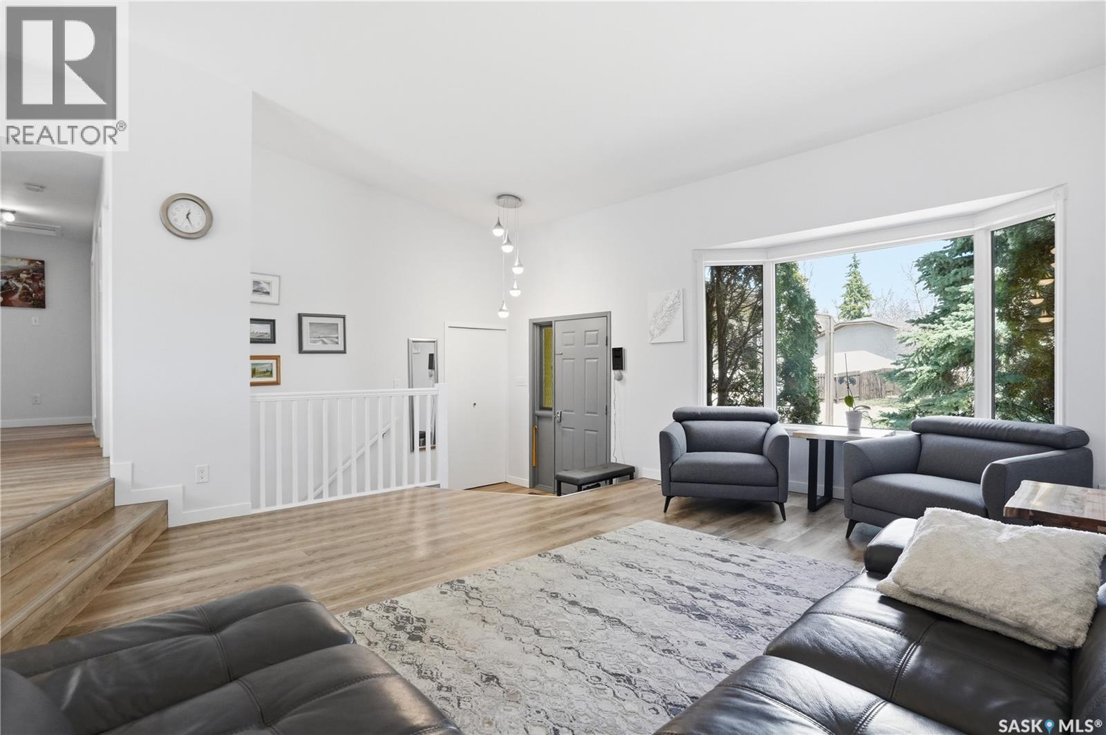 6547 Hird Crescent, Regina, SK - Indoor Photo Showing Living Room