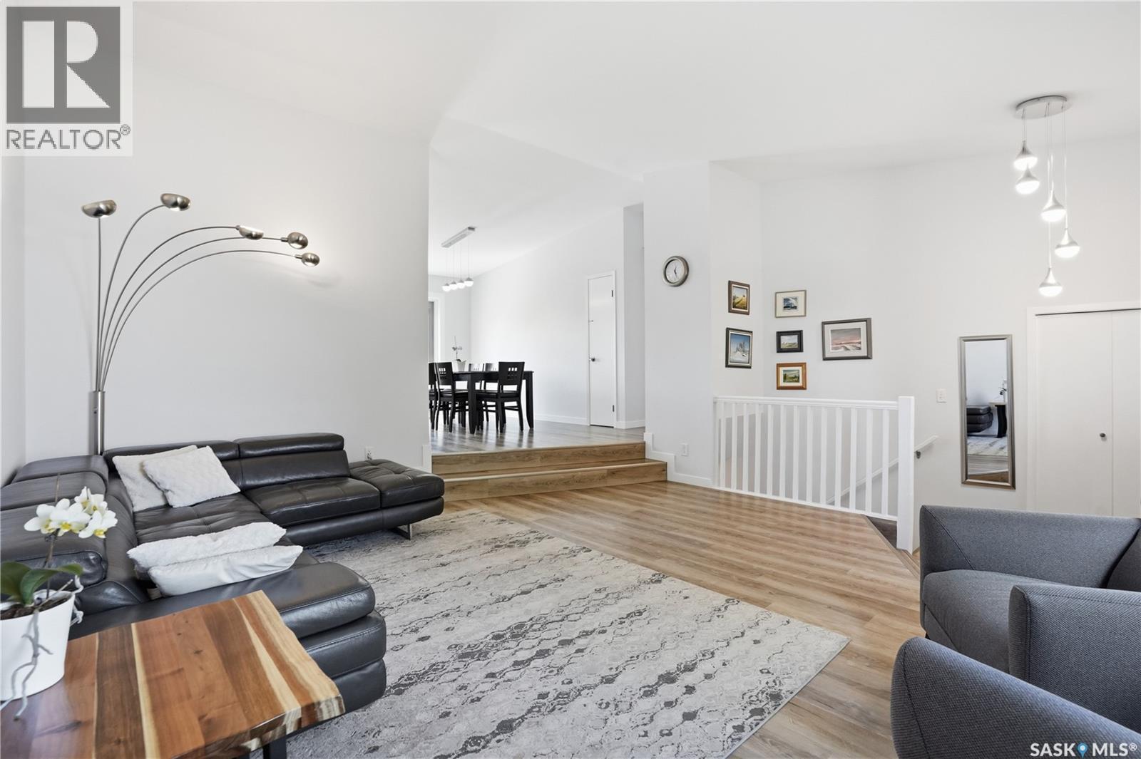 6547 Hird Crescent, Regina, SK - Indoor Photo Showing Living Room