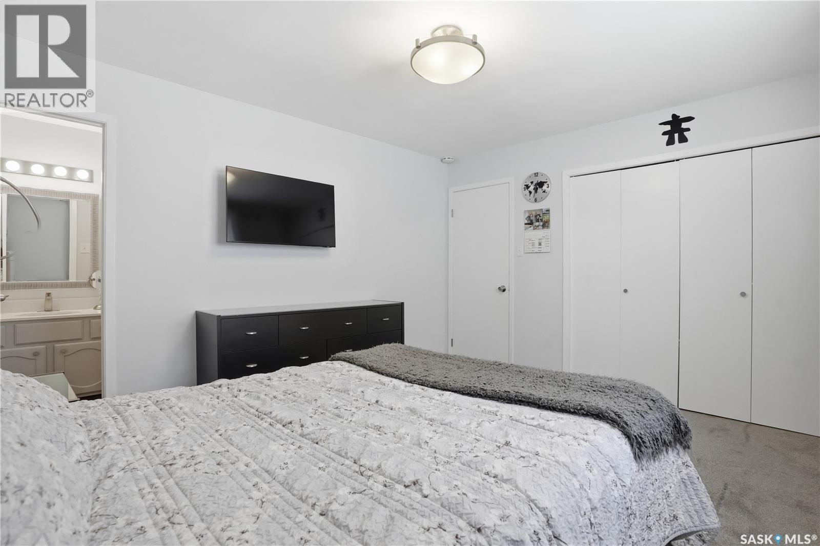 6547 Hird Crescent, Regina, SK - Indoor Photo Showing Bedroom