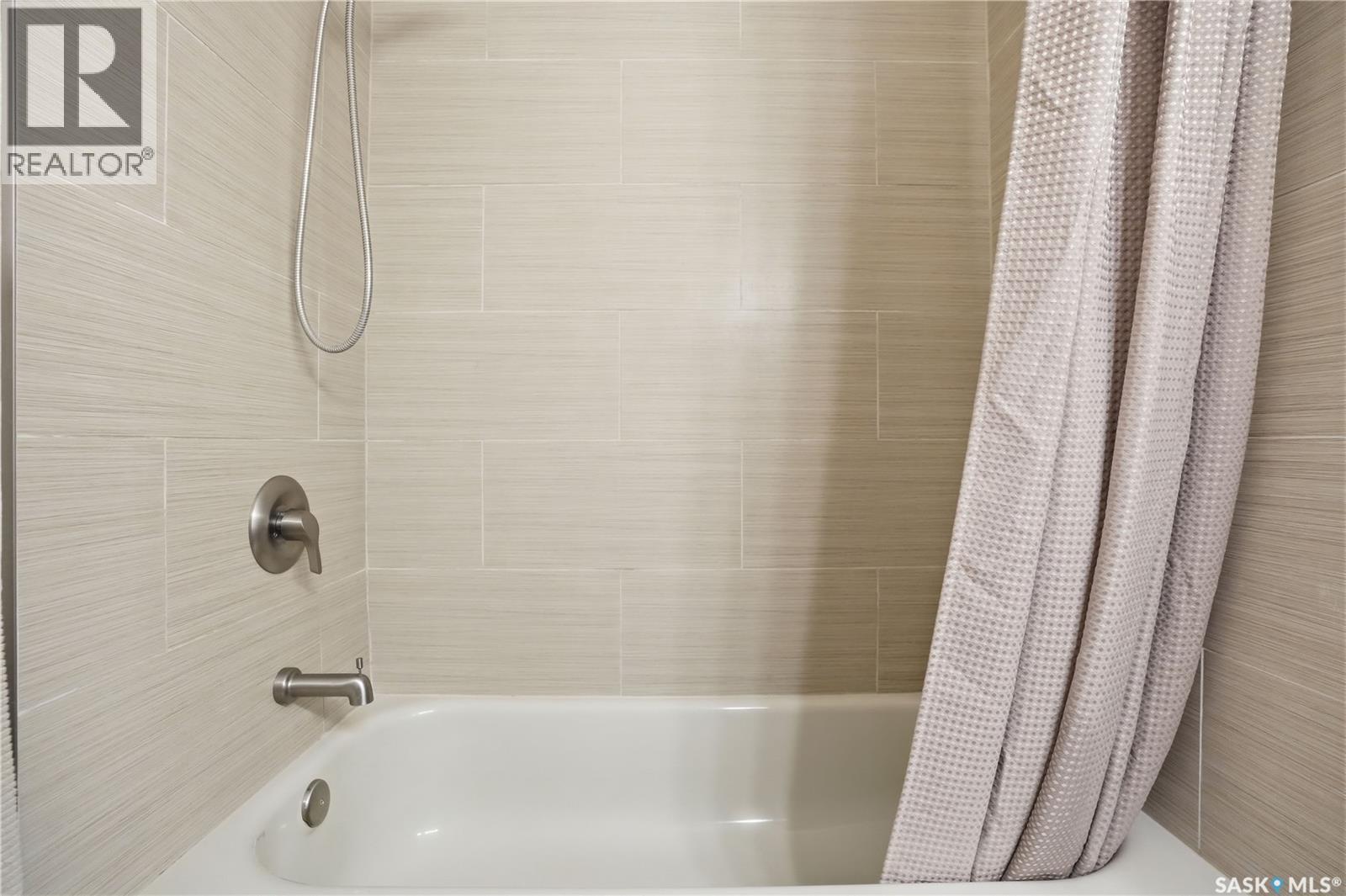 6547 Hird Crescent, Regina, SK - Indoor Photo Showing Bathroom