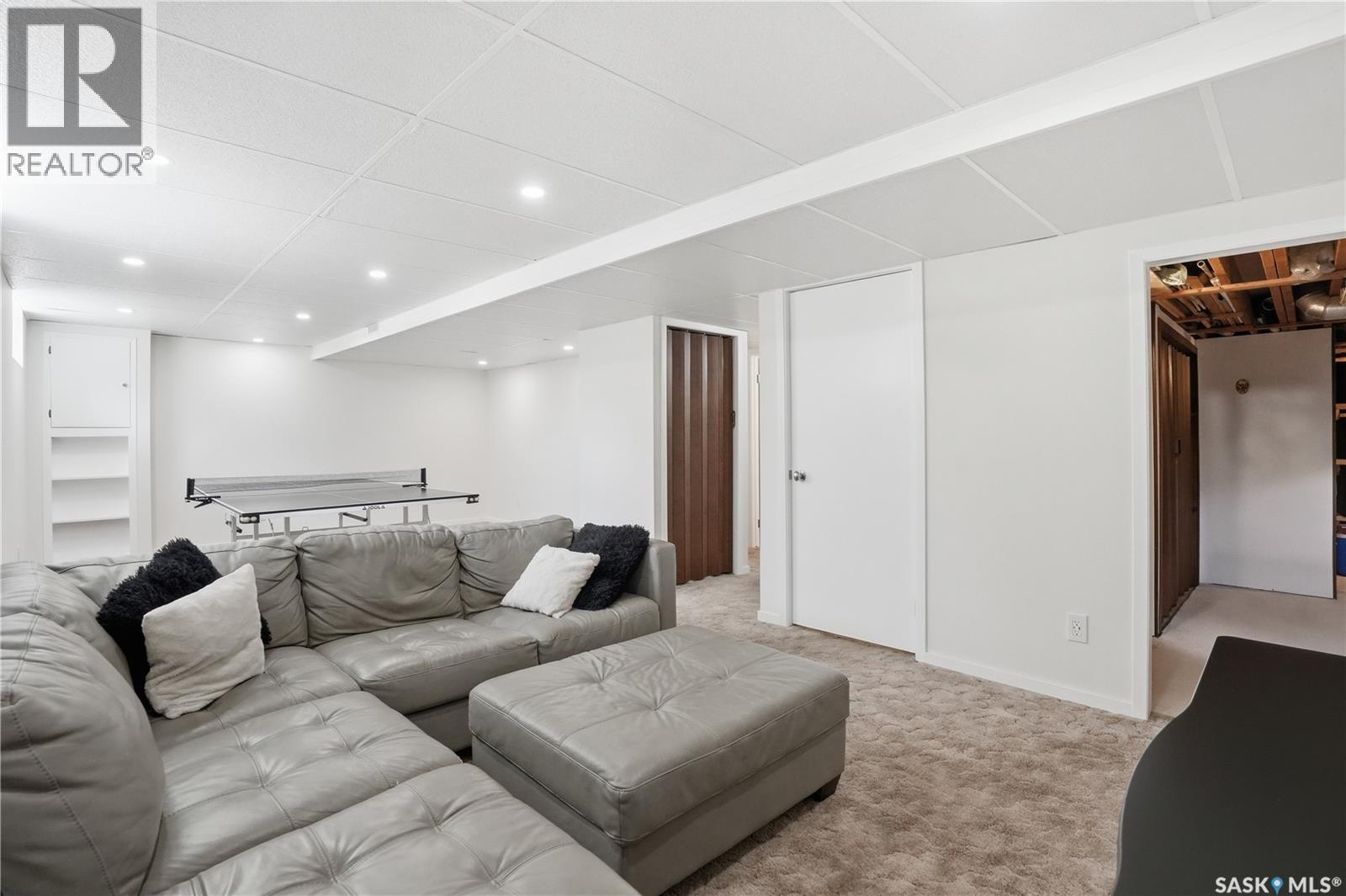 6547 Hird Crescent, Regina, SK - Indoor