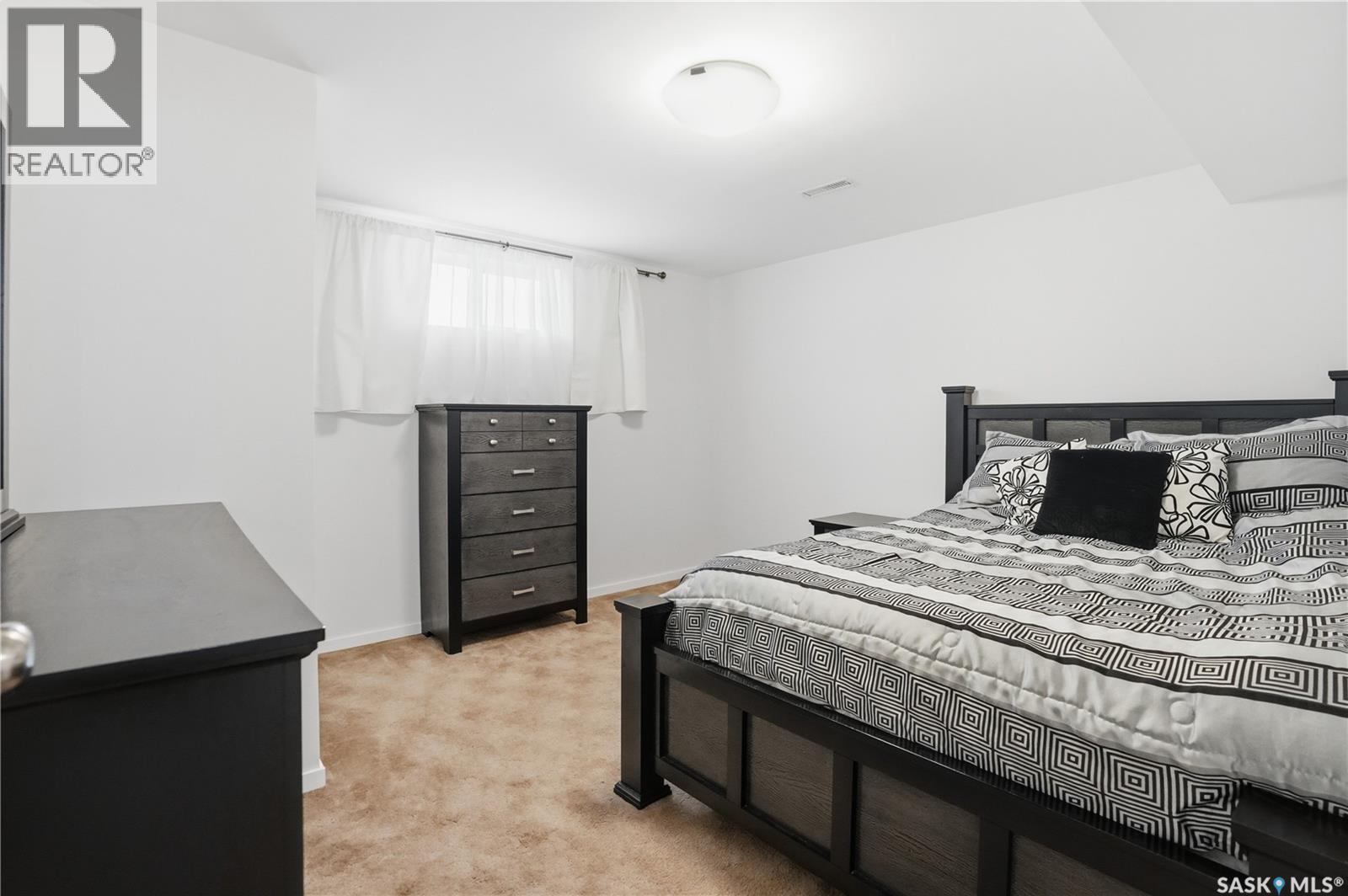 6547 Hird Crescent, Regina, SK - Indoor Photo Showing Bedroom