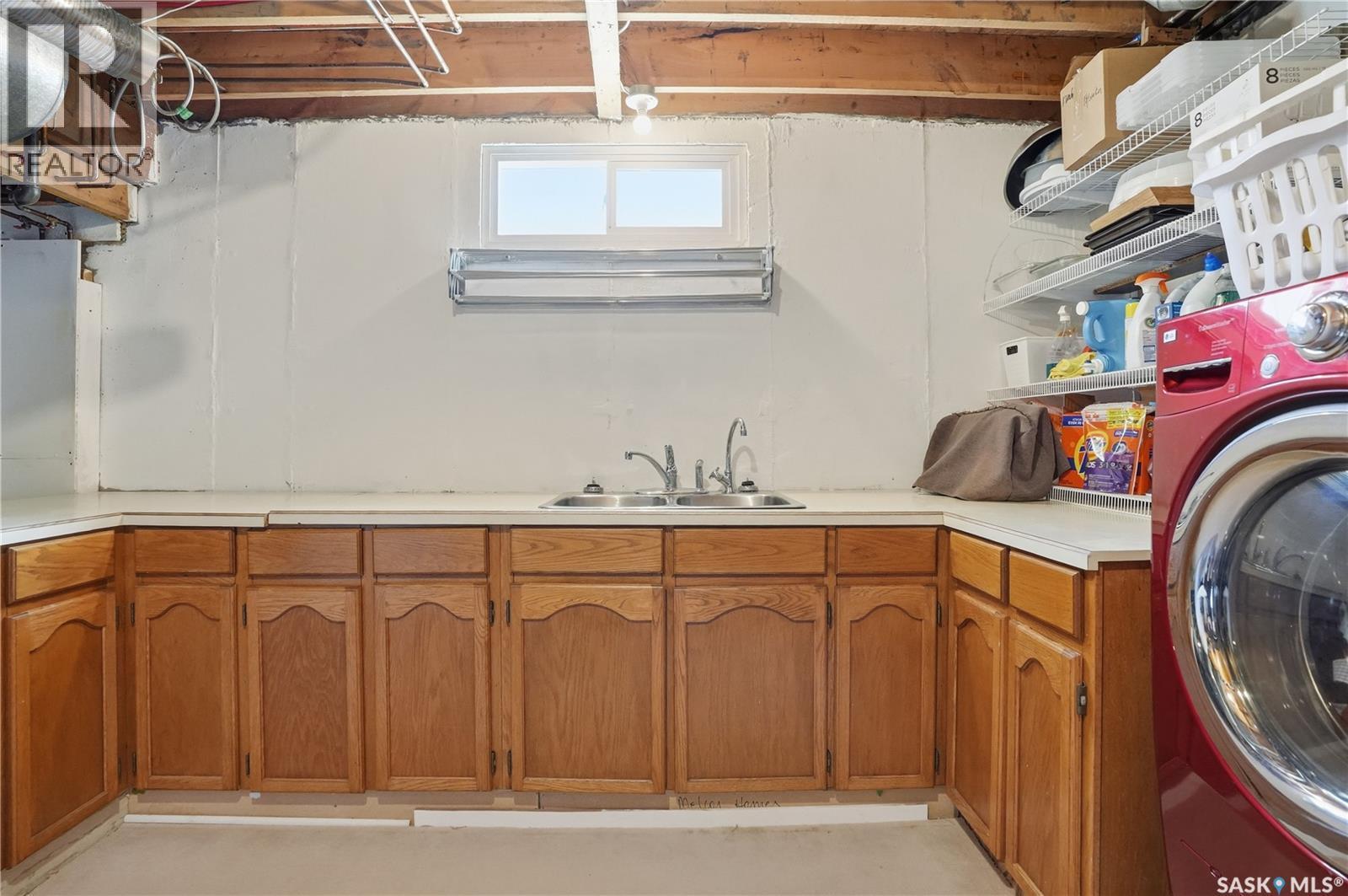 6547 Hird Crescent, Regina, SK - Indoor Photo Showing Laundry Room